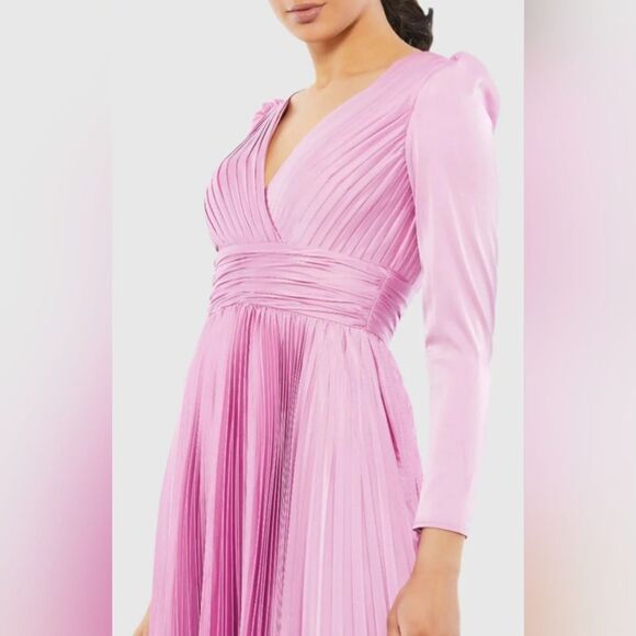 Mac Duggal 26542 Pleated Long Sleeve V-Neck Gown NWT size 8 Lilac/Pink - Picture 3 of 6